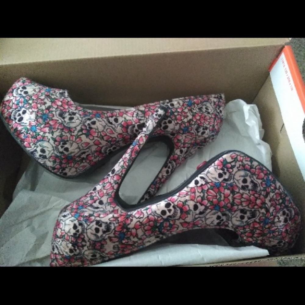 High Heels - Picture 1 of 1